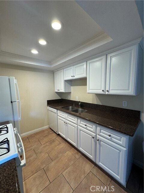 Building Photo - 1251 S Meadow Ln