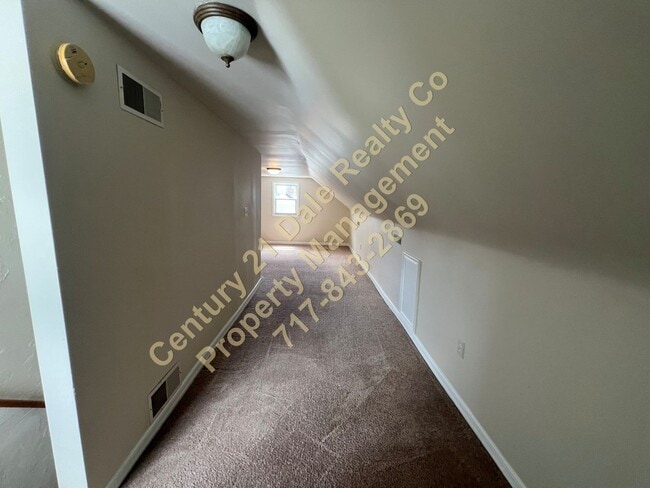 Building Photo - 3 BR, 1.5 baths in Central School District