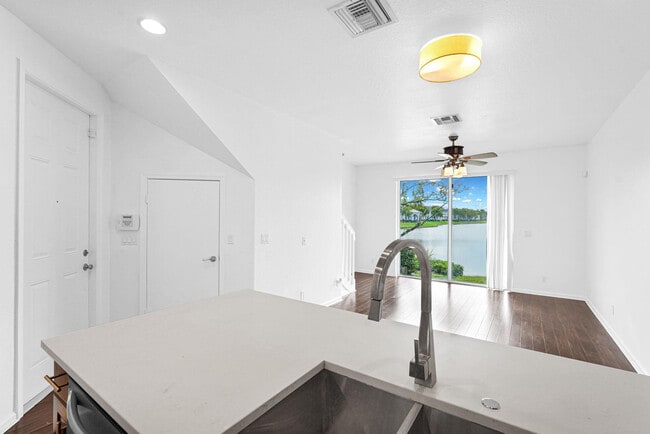 Building Photo - 1427 NW 34th Way