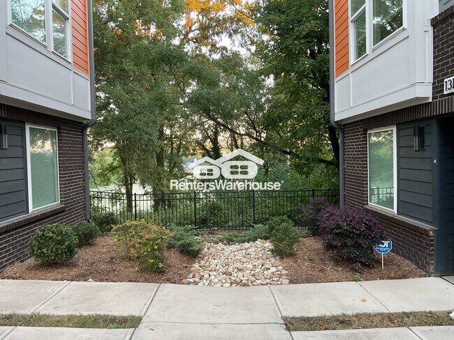 Building Photo - 1319 Millpark Ln