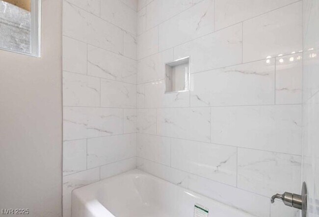 Building Photo - 239 W Cleveland Ave