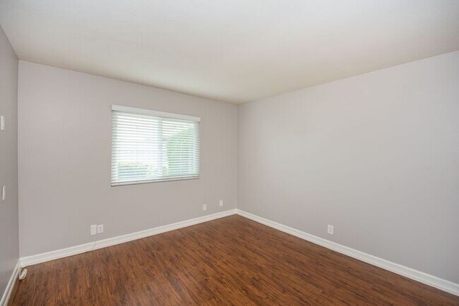 Building Photo - Walk to the Beach