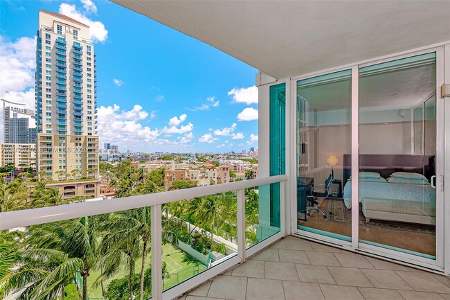 Building Photo - 1000 South Pointe Dr