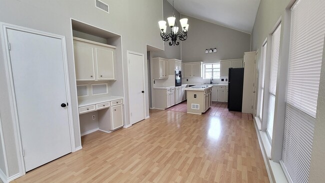 Building Photo - 6925 Fawn Ridge Dr