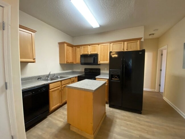 Building Photo - BRIDGEWATER HOME! PRE-LEASING FOR AUGUST 1 2026!