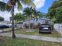 Building Photo - 4201 SW 32nd Dr
