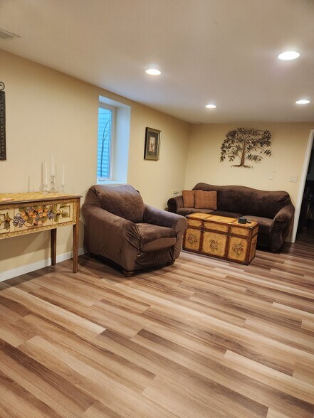 Building Photo - 8 S Zenobia St