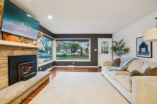 Building Photo - N45W24568 Lindsay Rd