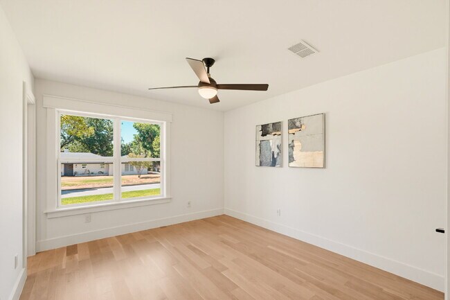 Building Photo - Modern Preston Hollow-Area Home with Resort-Style Services