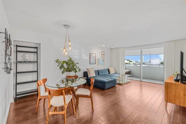 Building Photo - 1658 Bay Rd