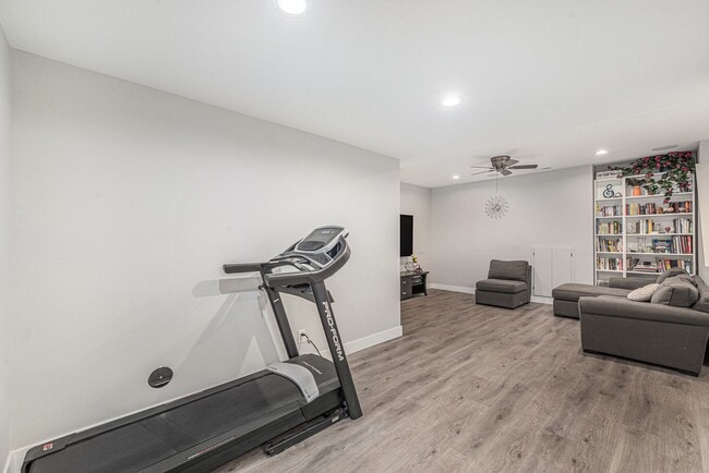 Building Photo - Gorgeous 4 bed 3.5 bath Home Available in Central Park, Denver!