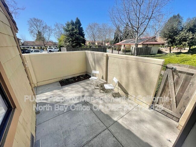 Building Photo - 210 Park Pl Dr