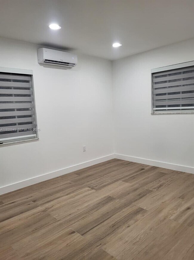 Building Photo - 245 SW 105th Pl