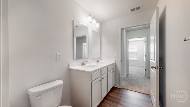 Building Photo - 652 Hogan Dr