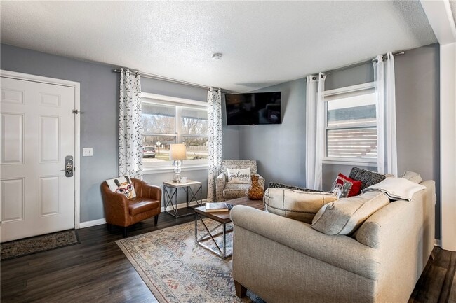 Building Photo - 110 SE 13th St