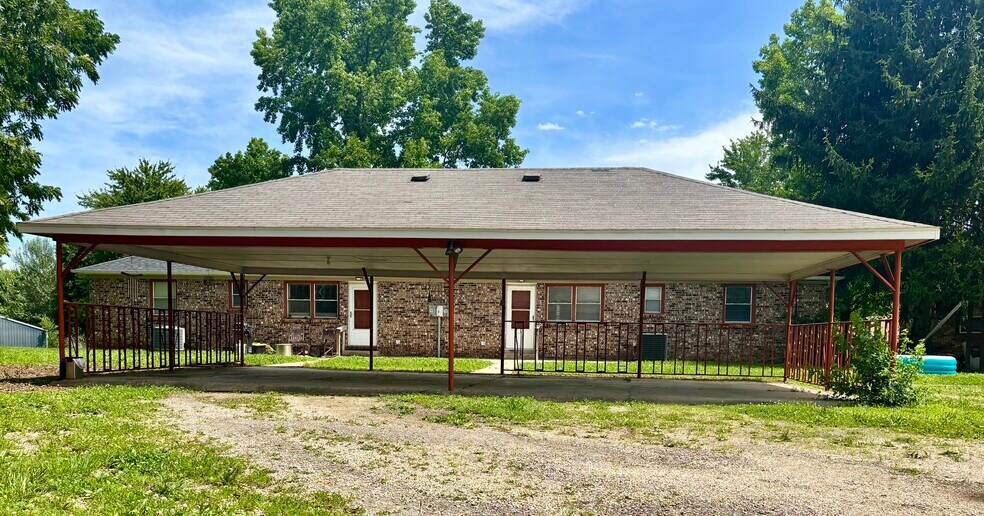 Building Photo - 900 E Kirkwood Dr