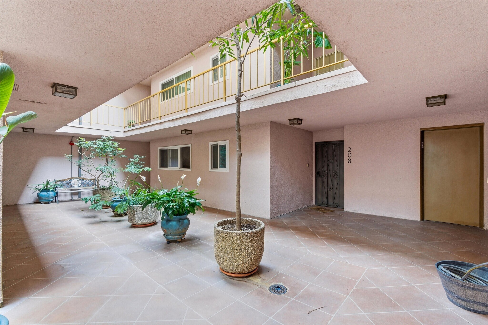 Building Photo - 3609 E 2nd St