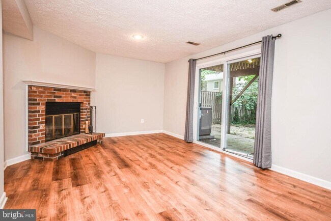 Building Photo - 27 Cross Country Ct