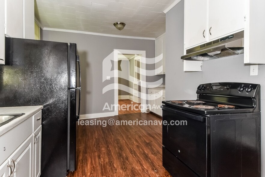 Building Photo - 204 S Adair St