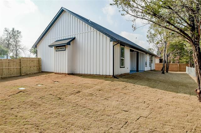 Building Photo - 828 Corral Dr