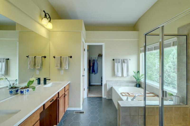 Building Photo - 8677 Roaring Fork Dr
