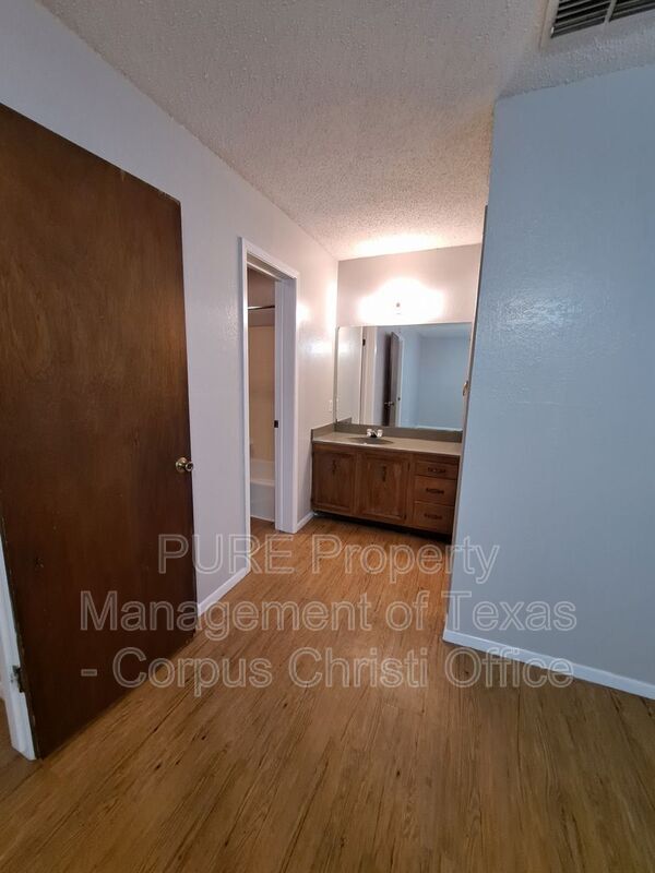 Building Photo - 5001 Middlecoff Cir