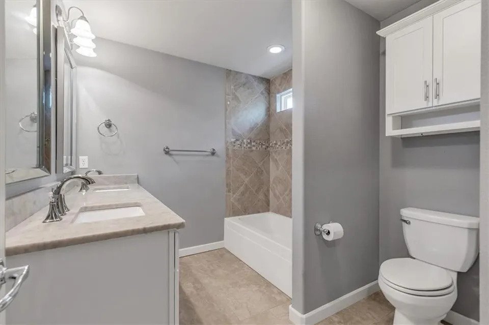 Building Photo - 1736 S 39th Pl