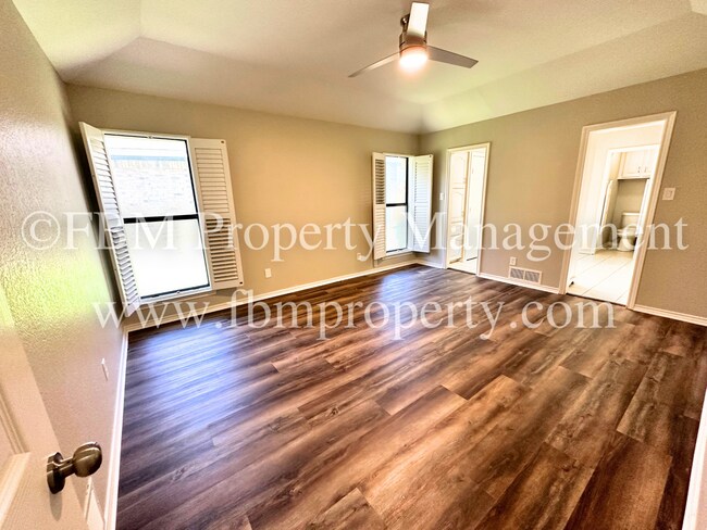 Building Photo - Charming 3 Bedroom, 2.5 Bathroom Home in A...