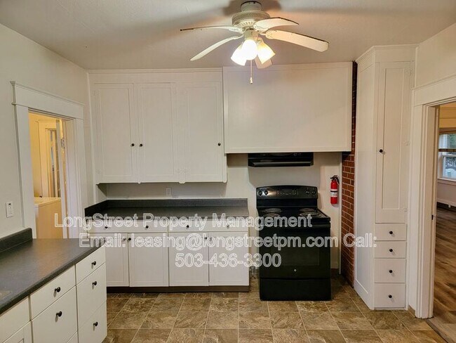 Building Photo - 29626 OR-34