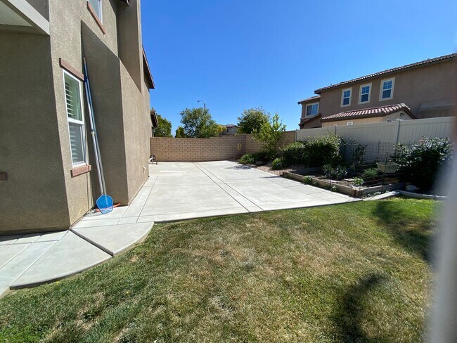 Building Photo - 28595 Autumn Ln