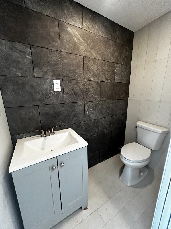 Building Photo - 614 W Arrow Hwy