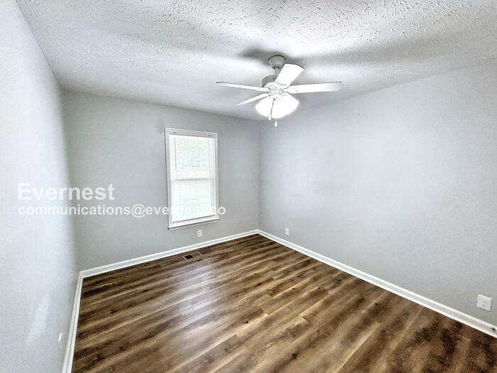 Building Photo - 405 Pleasant Run Rd