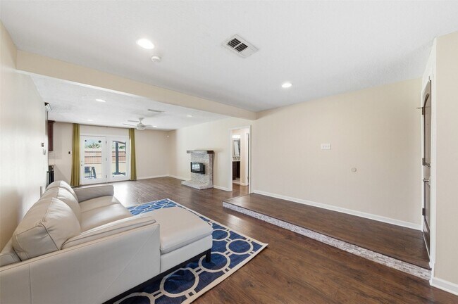Building Photo - 8526 Cedel Dr