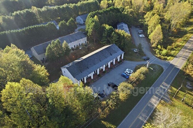 Building Photo - 120 W 52 Bypass