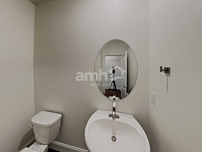 Building Photo - 2673 3340 South St