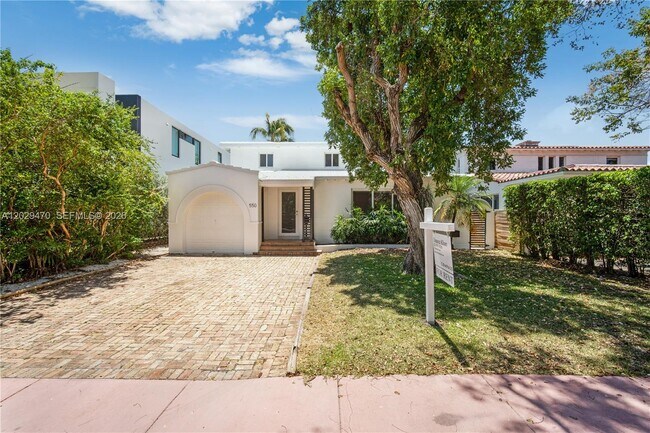Building Photo - 550 W 49th St