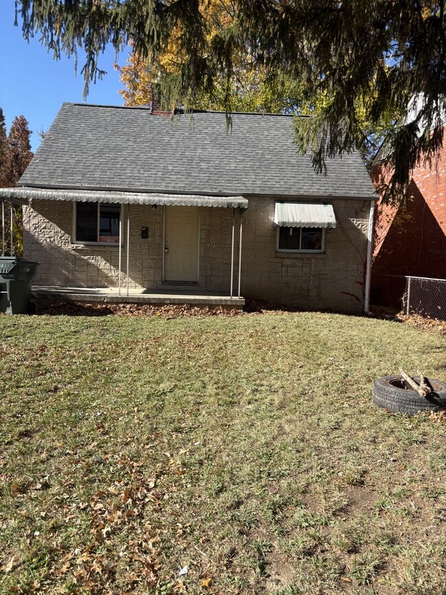 Building Photo - 2227 Homestead Dr