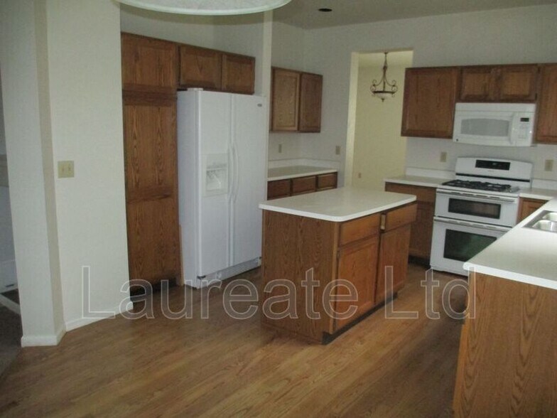 Building Photo - 2449 S Ellis Ct