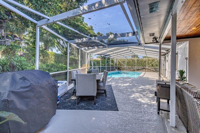 Building Photo - 932 Evergreen Dr