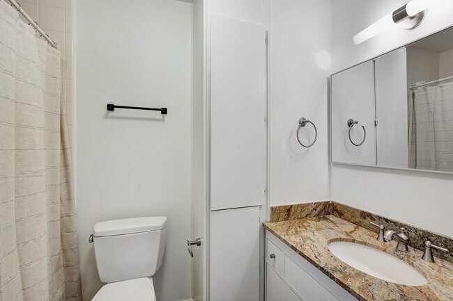 Building Photo - 1201 McDuffie St