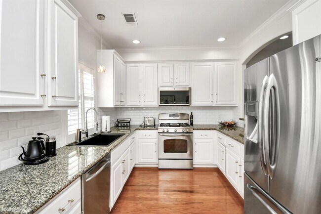 Building Photo - 1739 French Village Dr