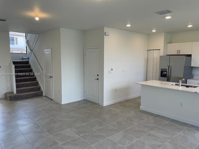 Building Photo - 10007 SW 231st Ln