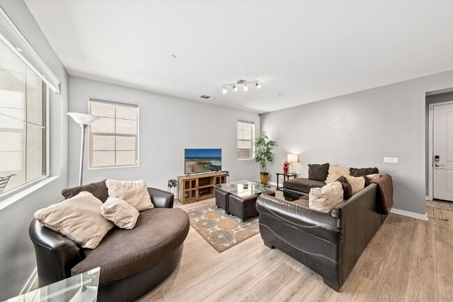 Building Photo - Love your life at Escaya in Chula Vista! 4Bed/2.5Ba attached garage home for rent