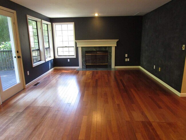 Building Photo - Charming 3 Bedroom Home in Gig Harbor