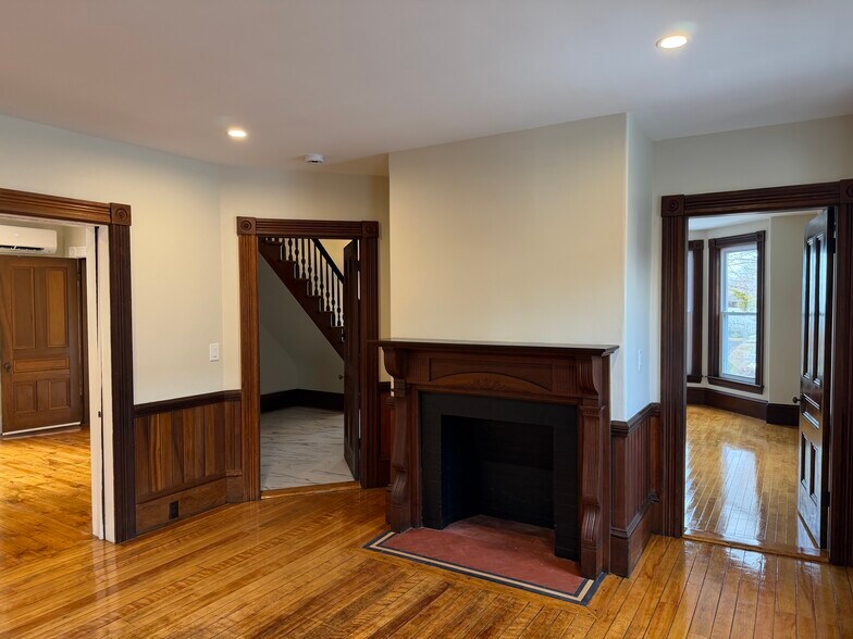 Building Photo - 5 Walker St