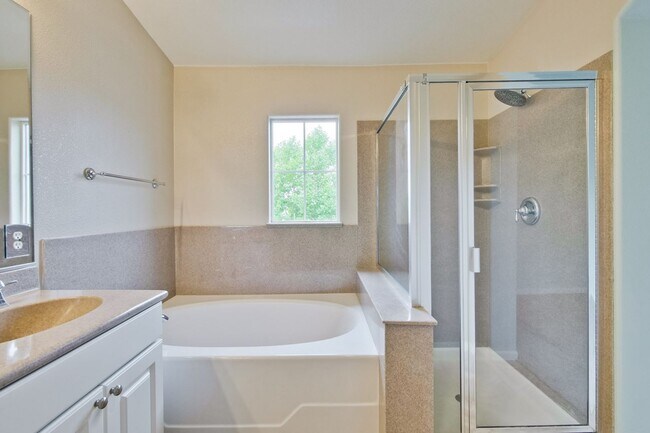 Building Photo - Modern Communication Hill Townhome | Panoramic Mountain Views