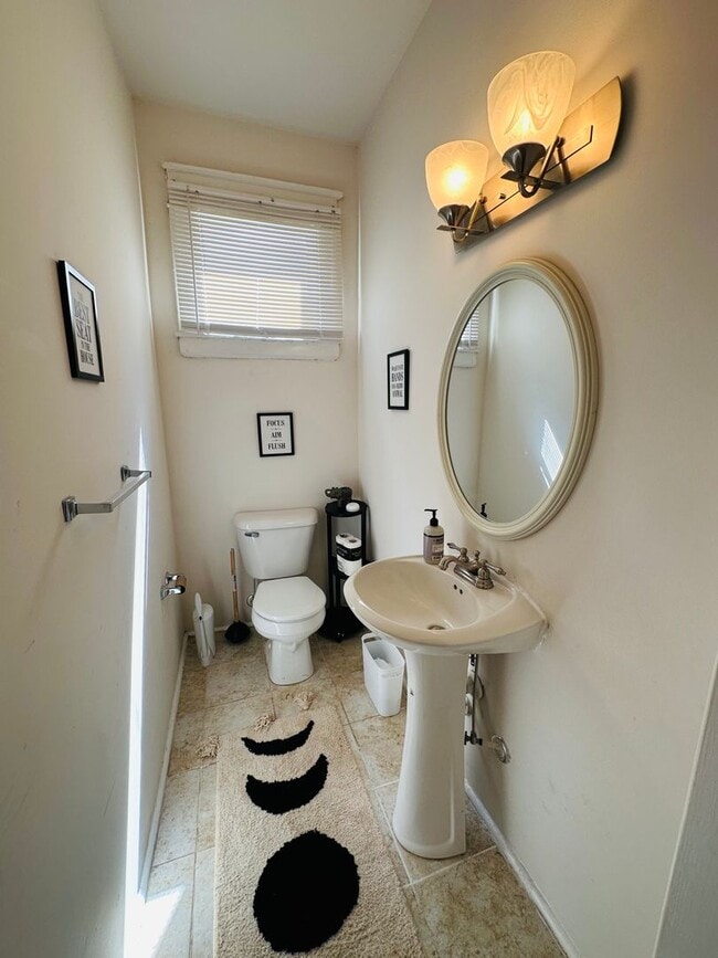 Building Photo - Beautifully Renovated 3bdrm/2.5bth Home Located in Richmond's North-side w/Balcony!