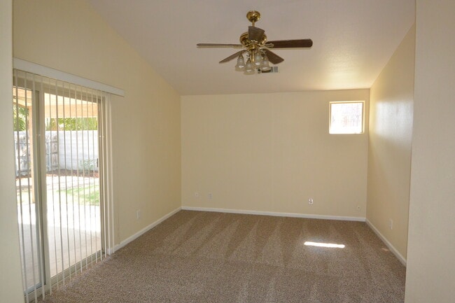 Building Photo - 3 bedroom 2 bathroom home in South East Vi...