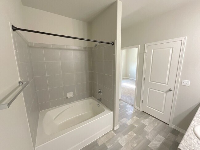 Building Photo - 2 Bedroom Home Available Near S Union Blvd & Martin Luther Kings Jr Bypass!
