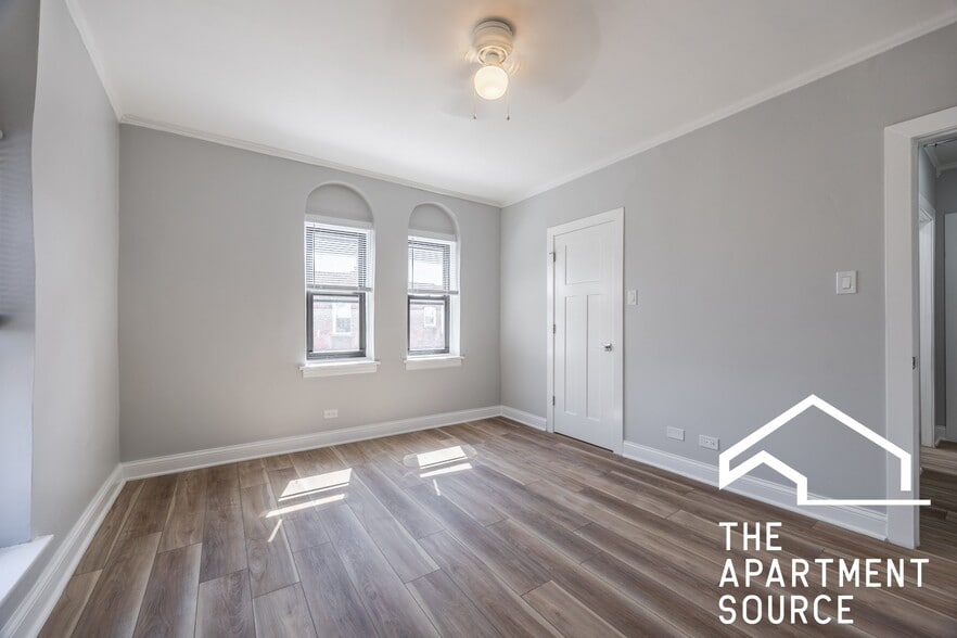Building Photo - 6148 N Francisco Ave